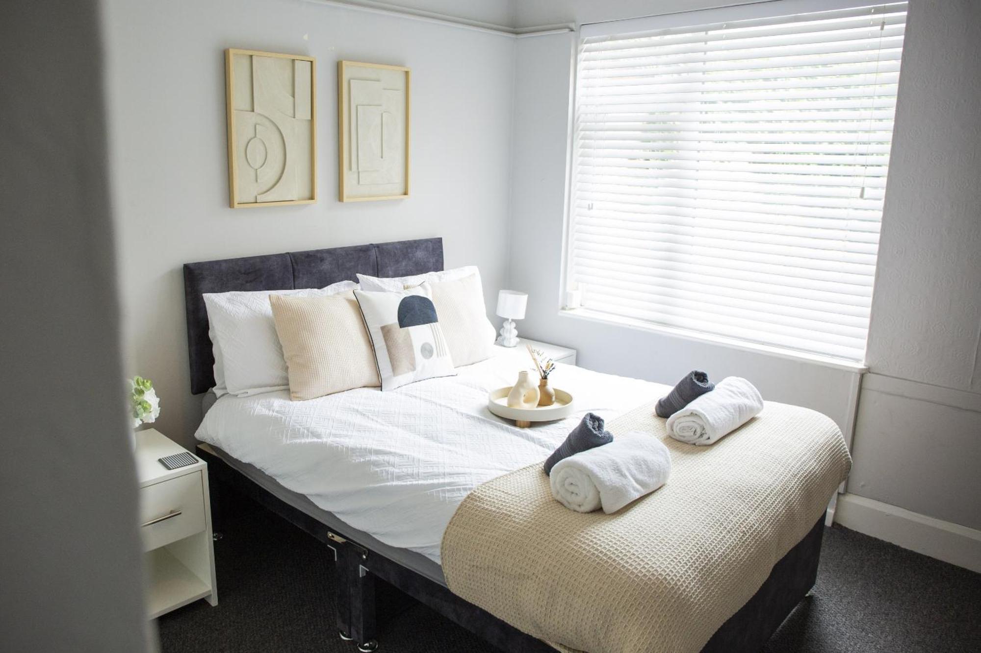 34 Evesham Road - *